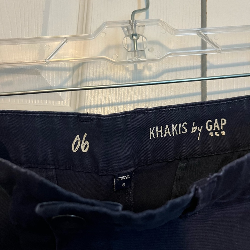 Gap Shorts - Picture 2 of 3